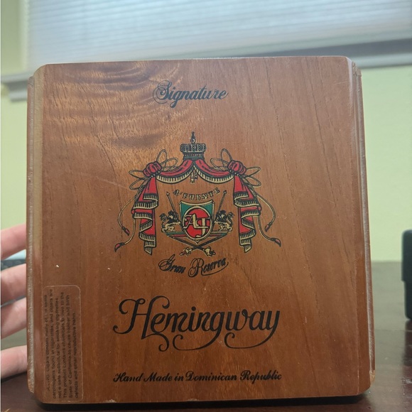 Classic Hemingway Cigar Wooden Box - Picture 5 of 10